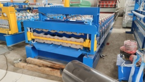 Machine de fabrication de tôle en fer Machine de fabrication de tôle <span class=keywords><strong>ondulée</strong></span> Tuile en acier galvanisé Machine de fabrication de rouleaux de <span class=keywords><strong>gouttière</strong></span> en aluminium - Product Image 6