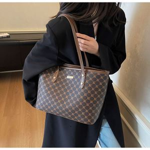 Bolsa de Mano con Patrón Geométrico, Logotipo Personalizado, Impermeable, Gran Capacidad, PU, en Oferta - Product Image 1