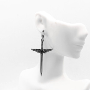 Pendientes de aro con forma de espada y alas de Yunnique, joyería de moda unisex de acero de titanio - Product Image 4