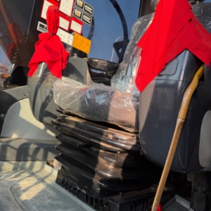 รถขุดไฮดรอลิกตีนตะขาบ Caterpillar 320D2 22 ตัน พร้อมปั๊มเกียร์เครื่องยนต์ ค่าใช้จ่ายในการใช้งานต่ำ บุ้งกี๋ 1 เมตร 32 ตัน รุ่นปี 2024 สำหรับงานฟาร์ม 103 กิโลวัตต์ - Product Image 2