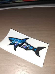 Livraison Rapide Requin Autocollant Adhésif Durable Imprimé UV Quatre Couleurs Plaque Signalétique Étiquette Antifalsification Plaque de Cristal Décorative - Product Image 5