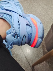 Chaussures LED 3.0 de marque de luxe tendance, rehaussantes, pour hommes et femmes, idéales pour la course et le sport. - Product Image 4