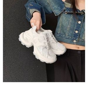 Chaussures pour femmes en cuir véritable, style Dad Shoes, avec empeigne en maille blanc argenté, semelle épaisse rehaussante, baskets de sport décontractées - Product Image 1