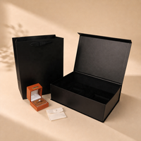 Coffret d'emballage de luxe rigide personnalisé pour bijoux avec couvercle magnétique, insert en velours et sac en papier pour bagues, colliers et bracelets
