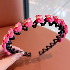 Diadema <span class=keywords><strong>de</strong></span> oso <span class=keywords><strong>de</strong></span> fresa Sanrio para niñas, antideslizante, sin costuras, con flequillo <span class=keywords><strong>de</strong></span> animales <span class=keywords><strong>de</strong></span> dibujos animados, accesorios para el cabello para niños y bebés - Product Image 1