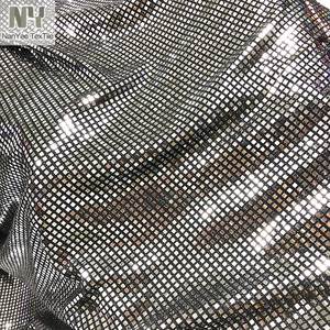 Nanyee Textil Reflectante Espejo Plata <span class=keywords><strong>Pegado</strong></span> Lentejuelas 4 Way Spandex Glitter Knit Fabric Pequeño Cuadrado Confeti - Product Image 3