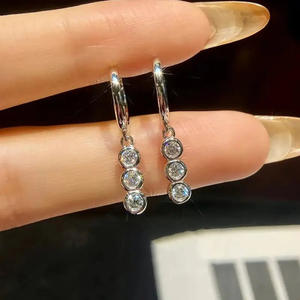 E4861 ต่างหูเพชรทองคำขาวทรงกลมเจียระไนแบบบริลเลียนท์สี D สำหรับผู้หญิง สวมใส่ได้ทุกวัน - Product Image 3