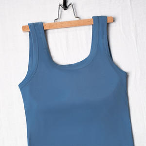 Camiseta sin mangas con cuello en U acanalado de talla grande para mujer con sujetador incorporado Chaleco corto de correa ancha sin mangas Ropa informal deportiva larga de verano - Product Image 3