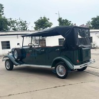 Autobús turístico de lujo clásico, color verde oscuro con capota negra, directo de fábrica, utilizado para transportar pasajeros en lugares turísticos.