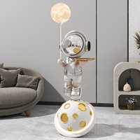 Décoration d'intérieur INS Creative Astronaute LED Lampe Résine Artisanat Grande Figurine Ornements pour Salon Décoration pour Maison Cadeaux