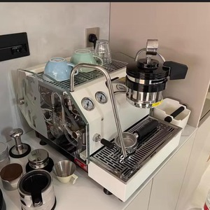 Machine à café Lamarzocco GS3 MP AV 3,5 L en acier inoxydable semi-automatique avec contrôle de la température - Product Image 4