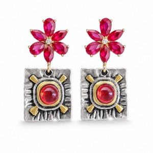 Orecchini a perno quadrati rossi con fiori retrò, eleganti orecchini da donna in stile retrò, idea regalo. - Product Image 4