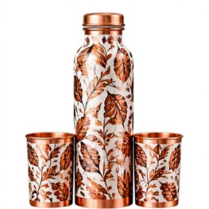 Botella de Agua Moderna de Cobre con Diseño de Hojas y 2 Tazas a Juego, Juego de Bebidas con Tapa - Product Image 1