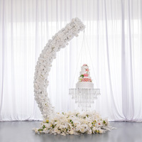 Support de gâteau de Noël/mariage suspendu luxueux et élégant en acier, détachable, carré, avec arche et lustre suspendu pour la décoration