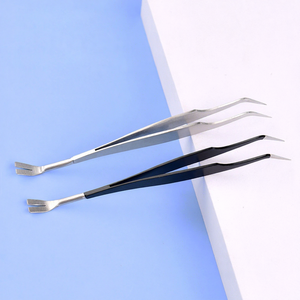 Peigne à puces efficace en acier inoxydable pour <span class=keywords><strong>chien</strong></span> de compagnie petit peigne à poux pince à tiques pour l'élimination des puces outil d'instrument vétérinaire pour chat - Product Image 1