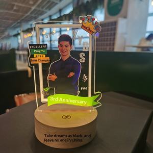 كأس بلوري فاخر بتصميم جناح |   ميدالية تكريم الموظفين بمناسبة الذكرى السنوية للشركة مصنوعة حسب الطلب - Product Image 1