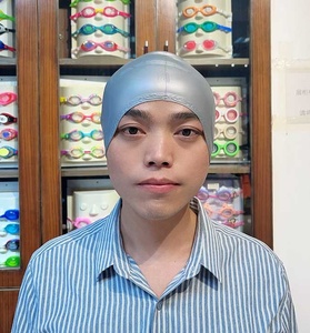 <span class=keywords><strong>Prix</strong></span> de gros Nouveau design de chapeau de bain en caoutchouc antidérapant avec logo personnalisé Bonnets de bain en silicone avec protection des oreilles - Product Image 4