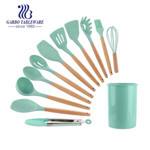 Set di 12 Utensili da Cucina in Nylon Rosa, Strumenti per Cucinare Antiaderenti e Altri Attrezzi da Cucina con Manici in Legno - Product Image 3