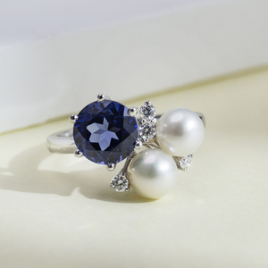 แหวนเพชรเม็ดกลมทองคำ 18K รุ่น MSR-1640 ประดับมุกและพลอยสีน้ำเงินจากแล็บของ Messi Jewelry - Product Image 1