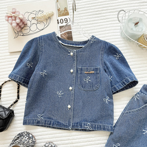 Ensemble d'été 2 pièces pour petite fille 2026 : Chemise à manches courtes en jean bleu avec nœud + Jupe – Tenue décontractée - Product Image 4