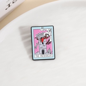 Broche Rectangular Pintado con Diseño de Carta del Tarot en Inglés Europeo y Americano, Puño de Poder, Versátil para Regalo o Accesorio - Product Image 3