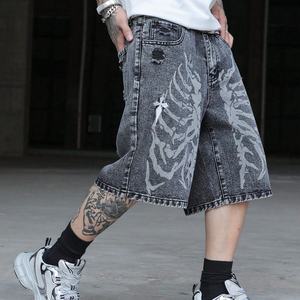 กางเกงขาสั้นเดนิมทรงเบอร์มิวดาสไตล์ฮิปฮอปวินเทจ ลุคย้อนยุค ซักฟอกสีซีด แต่งลายกะโหลกพิมพ์สกรีนสำหรับผู้ชาย ความยาวระดับเข่า - Product Image 3