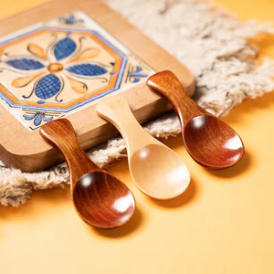 Cuillère en bois miniature avec manche court, design fantaisie et mignon, faite à la main, pour mesurer le thé, le sucre, le sel, le lait et les condiments - Product Image 1