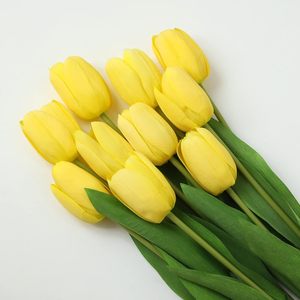 Ramo de Tulipanes Artificiales de Plástico Suave de Alta Calidad, Hechos a Mano, Decorativos Premium para Escritorio, para San Valentín y Navidad - Product Image 1