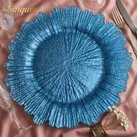 Assiette de présentation en verre texturé bleu corail, 13 pouces, bord festonné en forme de pétale, assiette de présentation décorative pour la mise en place de tables de banquet de mariage