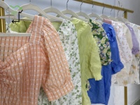 Lot en gros de hauts en polyester/coton d'occasion, styles et tailles variés, bonne qualité, chemisiers YIJIAYI, haute qualité, poids réel