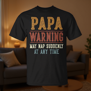 Camiseta con advertencia de papá: puede que se caiga de dormir de repente en cualquier momento - Product Image 3