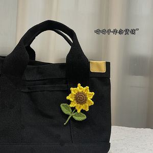 Mini tournesol en laine au crochet en vrac, motifs de pulls tricotés à la main, accessoires mignons pour sacs et vêtements - Product Image 2