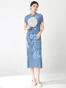PY 2026 Elegant Style Miyake Pleated O-Neck Lantern Sleeve <b>Knee</b>-Length Ruched Solid Dress Western Clothing Women Bulk Wholesale - Product Image 6