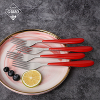 Cuillère à dîner en acier inoxydable 410 de qualité supérieure avec manche en plastique rouge – Ensemble de couverts pour sublimer la mise en scène de la table et laisser une touche de mode