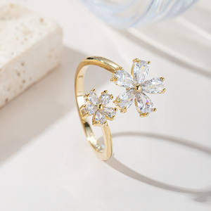Vergoldeter Birnenförmiger CZ Doppelblumen-<span class=keywords><strong>Ring</strong></span>, Offen und Verstellbar, Eleganter Blumenschmuck für Alltag, Hochzeit und Feiern - Product Image 1
