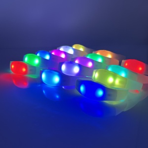 RICHSHINING <span class=keywords><strong>DMX</strong></span> uzaktan kumandalı LED bilezik konser parti için özel Logo ses aktif silikon bileklik için bts olaylar - Product Image 4