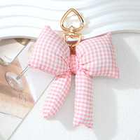 Porte-clés mignon en tissu gingham rembourré avec nœud, anneau de clé en forme de cœur en métal, pendentif de sac à main à carreaux pour filles