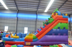 Ce grand <span class=keywords><strong>toboggan</strong></span> aquatique <span class=keywords><strong>gonflable</strong></span> sur le thème des blocs est un <span class=keywords><strong>toboggan</strong></span> aquatique <span class=keywords><strong>gonflable</strong></span> de style château <span class=keywords><strong>avec</strong></span> une <span class=keywords><strong>piscine</strong></span>. - Product Image 4