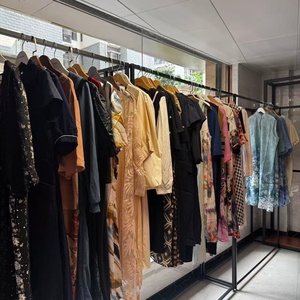 เสื้อแฟชั่นฤดูร้อนคุณภาพสูงมือสองสำหรับตลาดไทย เสื้อผ้าผู้หญิงเซ็กซี่แบบพรีเมียม คละแบบ ขายส่งจากกรุงเทพฯ - Product Image 3