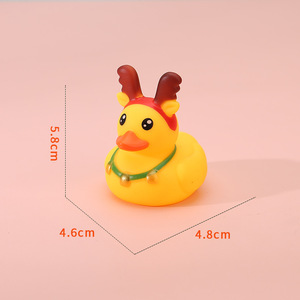 Jouet aquatique créatif pour enfants : Canard jaune à cornes, Père Noël, Bonhomme de neige – Jouet à presser en plastique durable - Product Image 6