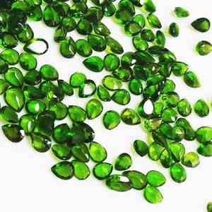 Pierre de diopside verte de qualité supérieure pour la fabrication de bijoux, la guérison émotionnelle et le soulagement du stress, cristal de guérison naturel à vendre - Product Image 1