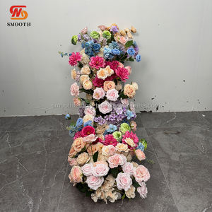 พรมดอกไม้ประดิษฐ์สีชมพูแบบกำหนดเองของ LEDA งานฝีมือตกแต่งนุ่มนวลสำหรับงานอีเว้นท์ งานวันเกิด และวันวาเลนไทน์ - Product Image 2