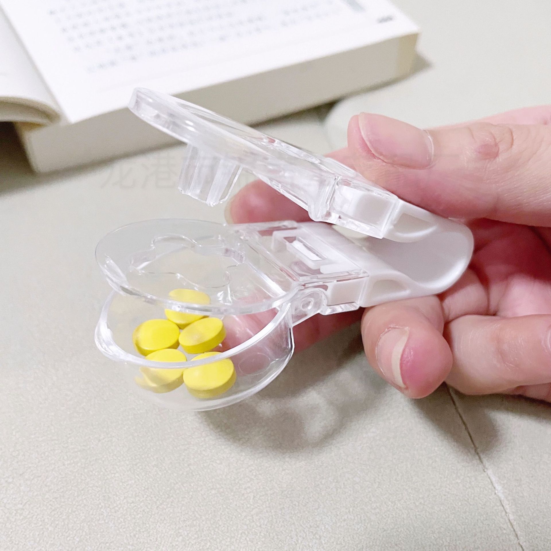 Home Zhejiang Portable Pill Dispenser & Extractor Medicine-Taking Gadget Pill Divider & Taker Daily Use