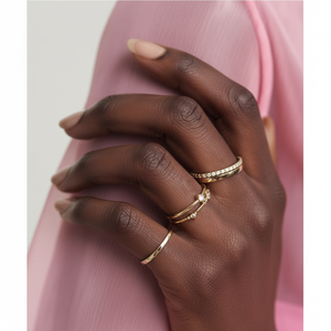 Anillo de Perlas, una Pieza de Joyería Elegante para Agregar un Toque de Estilo a Cualquier Atuendo - Product Image 1