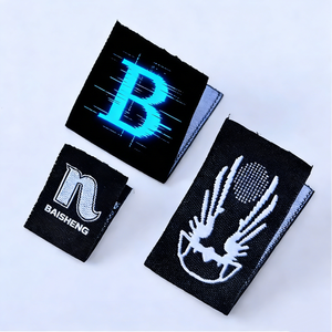 Etichette Personalizzate in Stile Tech Nero, Etichette Ricamate in Tessuto Resistente per Abbigliamento, Streetwear e Accessori - Product Image 1