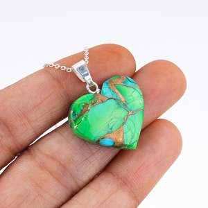 Collar con Colgante de Corazón de Turquesa Verde Natural Yashee de 2.5 Pulgadas con Engaste de Bisel, Gema Curativa de Chakra, Unisex, para Uso Diario - Product Image 4