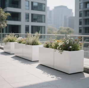 H039 Vase moderne minimaliste en acier inoxydable avec éclairage LED, jardinière pour la décoration des toits d'hôtels, des jardins et des terrasses - Product Image 3