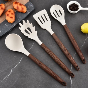 Ensemble d'ustensiles de cuisine en silicone avec fouet, pinces et pinceaux, outils de cuisson avec manche en bois – Vente en gros - Product Image 2