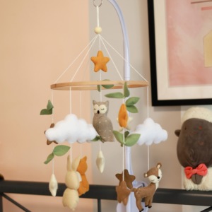 Móvil <span class=keywords><strong>de</strong></span> Fieltro <span class=keywords><strong>de</strong></span> Diseño Personalizado para Bebés <span class=keywords><strong>de</strong></span> 0 a 12 Meses, Adorable Búho, Ciervo, Conejo, Zorro, Decoración Colgante para la Habitación del Bebé - Product Image 1