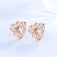 Accessoires de perçage d'oreille pour femmes, nouveaux boucles d'oreilles tendance en or plaqué, fleur en zircone cubique